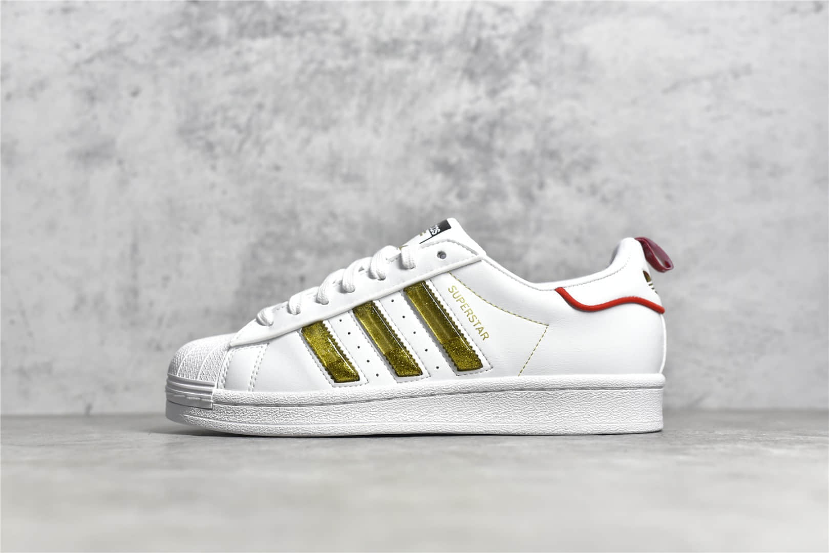 阿迪达斯贝壳头中国年限定 adidas Originals Superstar "CNY" 阿迪达斯贝壳头白金低帮 货号：GX7914