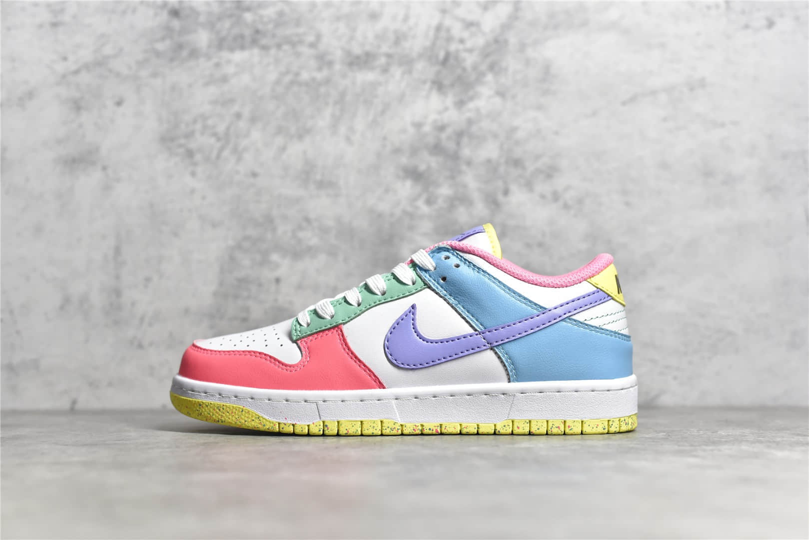 耐克Dunk SB粉绿蓝拼接鸳鸯低帮板鞋 Nike Dunk SB Low 耐克Dunk SB彩色拼接 货号:DD1872-100