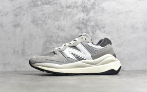 新百伦NBM5740雾灰色 New Balance M5740 新百伦M5740灰白色跑鞋 新百伦猪八麂皮拼接跑鞋 货号：M5740CA
