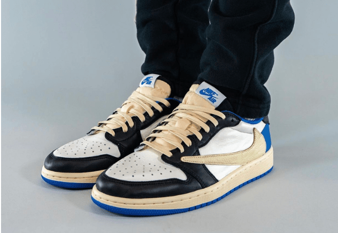 AJ1闪电反钩上脚图 Travis Scott x Fragment x Air Jordan 1 Low OG 全新AJ1倒钩白黑蓝低帮 货号:DM7866-140