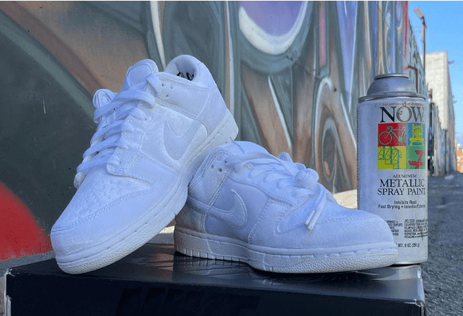 耐克Dunk DSM联名白色 Dover Street Market x Nike Dunk Low “Triple White” 耐克Dunk白色丝绒 货号:DH2686-100