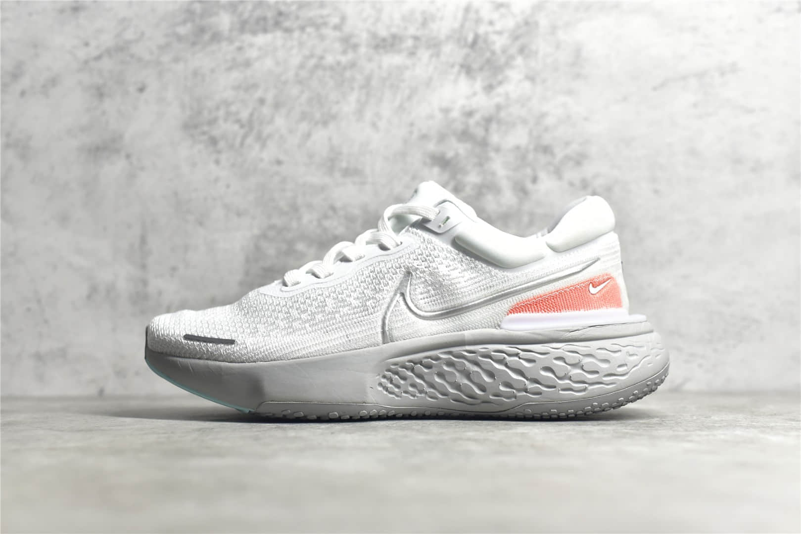 耐克Zoomx跑鞋耐克瑞亚鞋款 Nike ZoomX Invincible Run FK 耐克白灰色轻跑鞋 耐克2021新款跑鞋 货号:CT2228-108