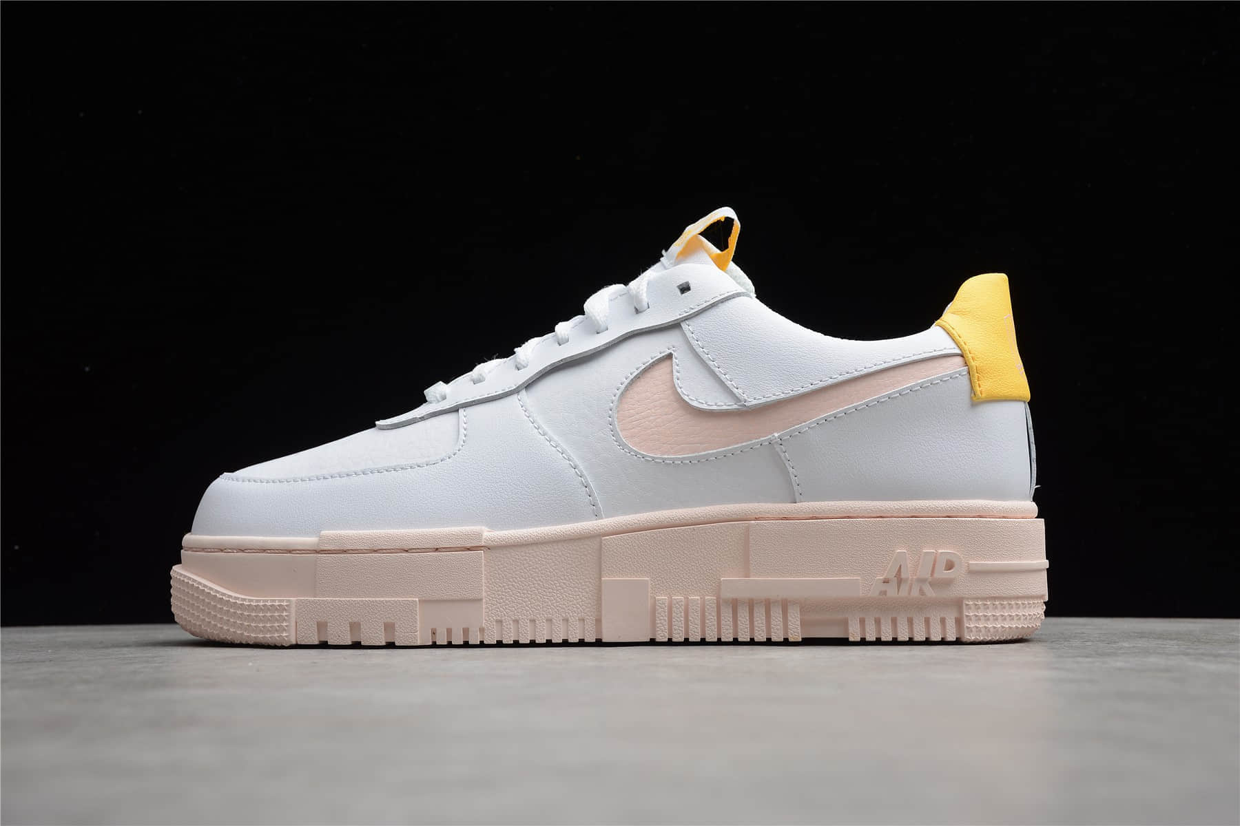 耐克空军像素白粉低帮板鞋 Nike Air Force 1 Pixel 耐克空军一号解构鞋 货号:DM3054-100
