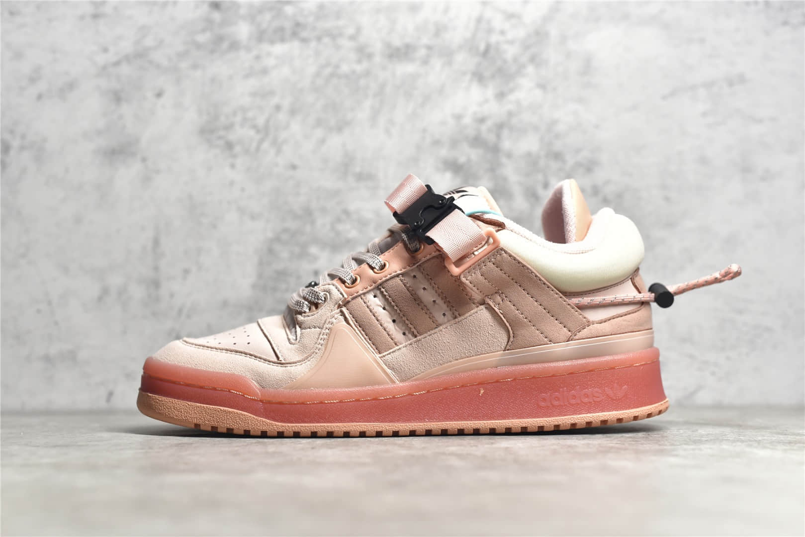 阿迪达斯Bad Bunny联名粉兔礼盒 Bad Bunny x AdidasForum Low 阿迪达斯可爱粉色板鞋 货号:GW0265
