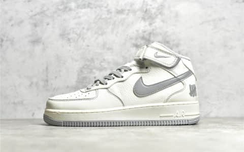 耐克空军夜魔侠中帮 Undefeated x Nike Air Force 1 Mid 耐克空军一号米白中帮 货号:AO6617-306