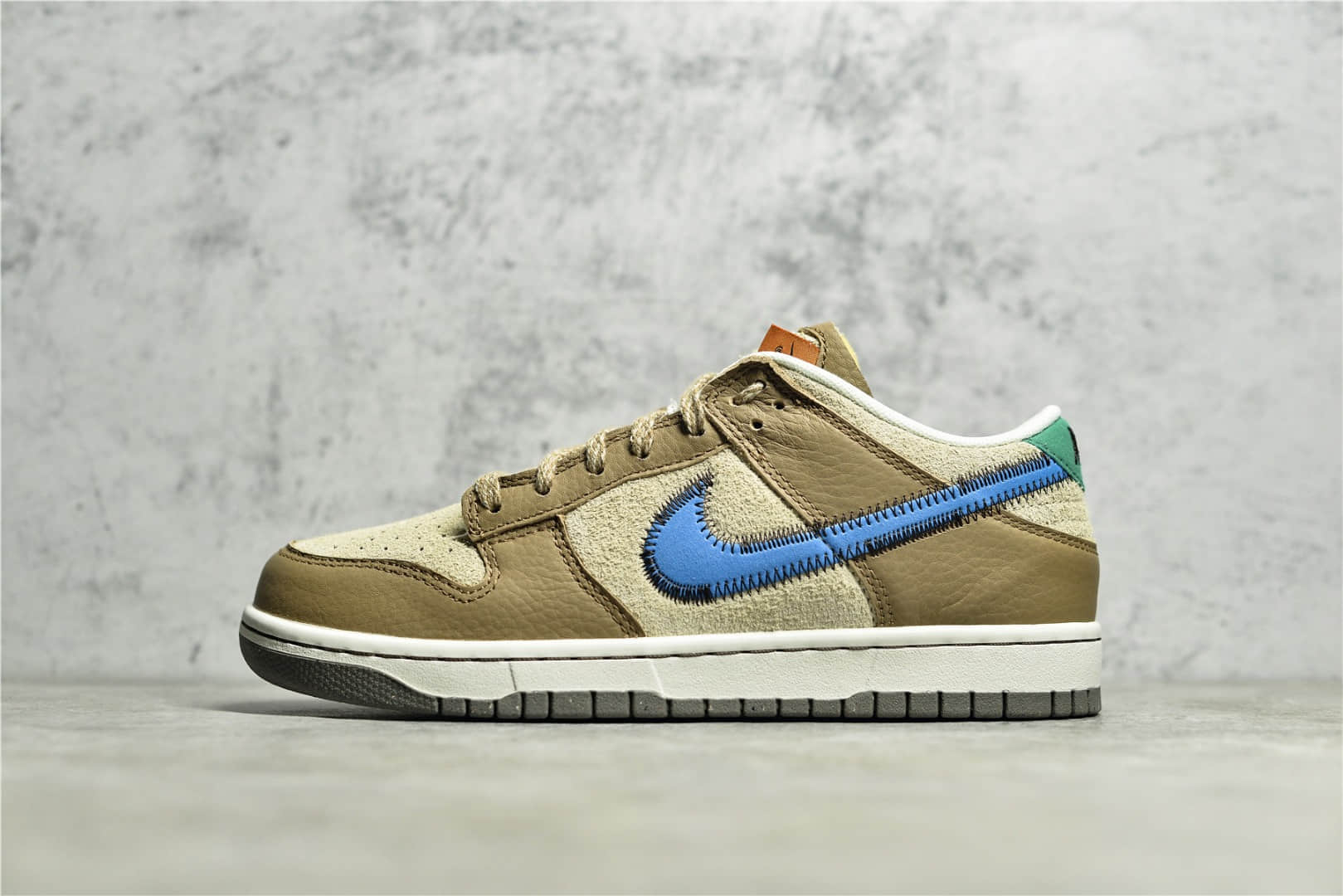 耐克SB Dunk毛茸小熊棕色蓝钩联名款 Nike SB Zoom Dunk Low 莆田X纯原版本 货号: DO6712-200
