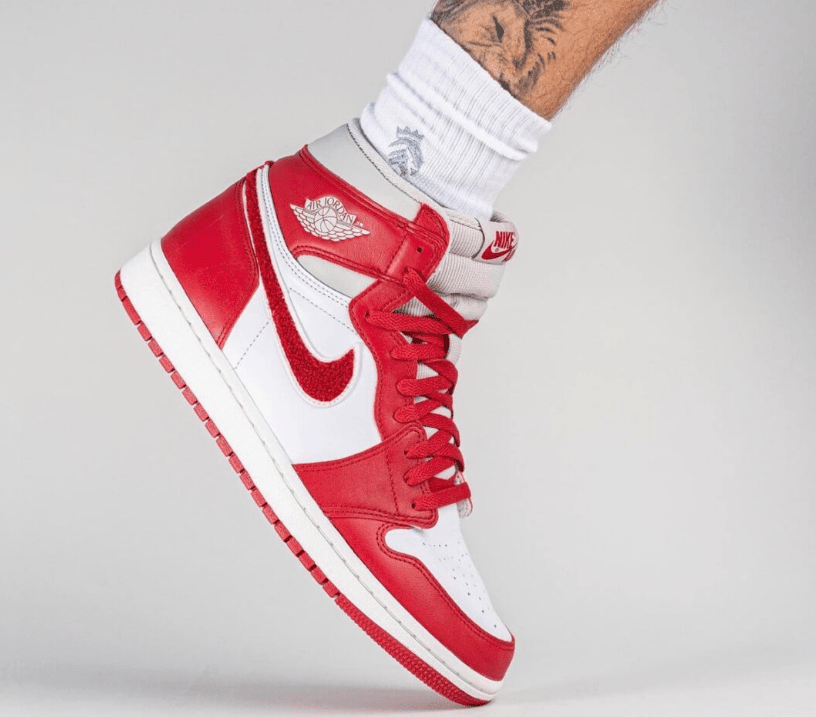 AJ1白红高帮 Air Jordan 1 High OG WMNS “Chenille” AJ1摇粒绒加灯芯绒 货号:DJ4891-061