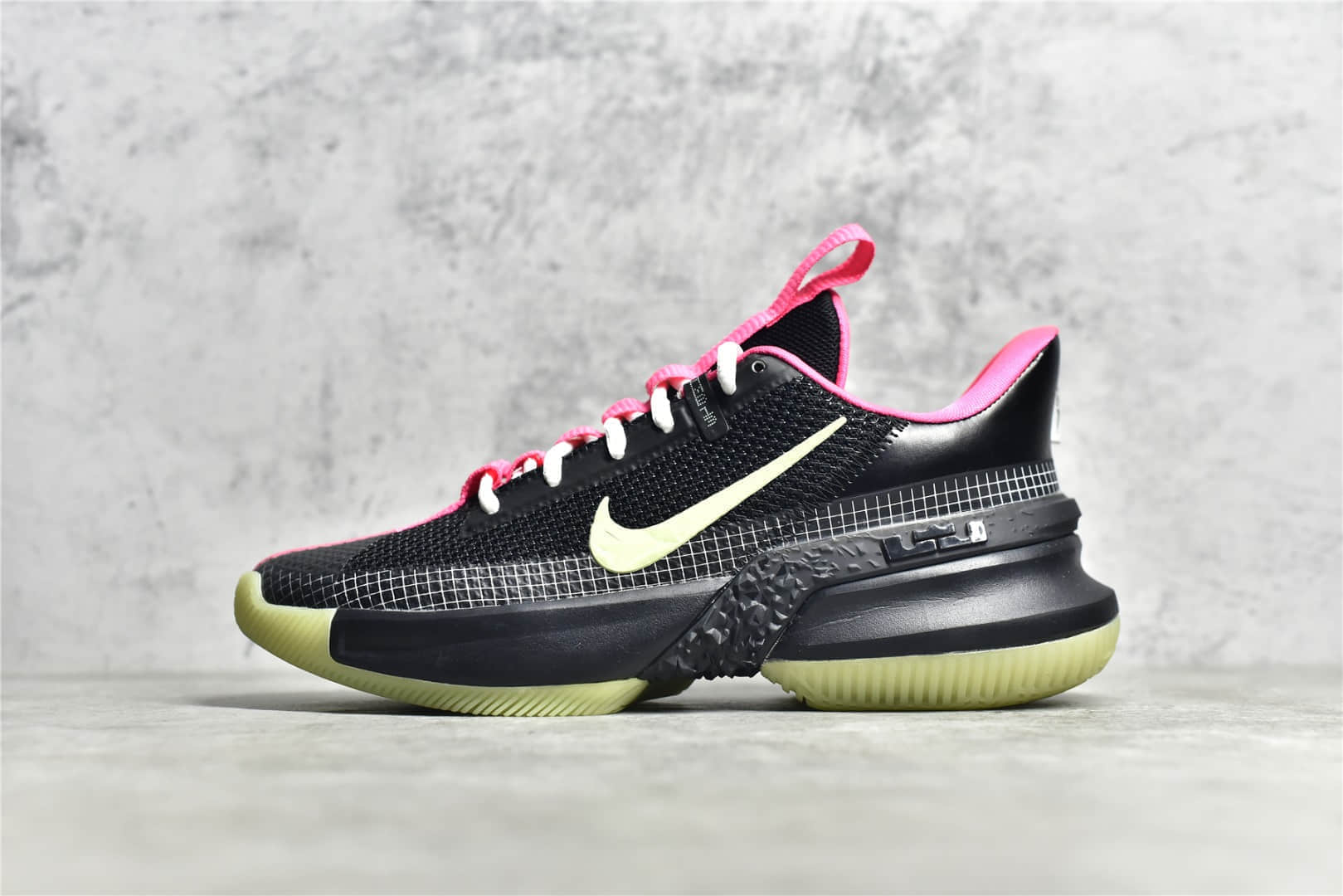 耐克詹姆斯使节13夜光黑粉 莆田实战球鞋 灭世纯原版本耐克缓震球鞋 耐克詹姆斯黑色球鞋 货号:CQ9329-001