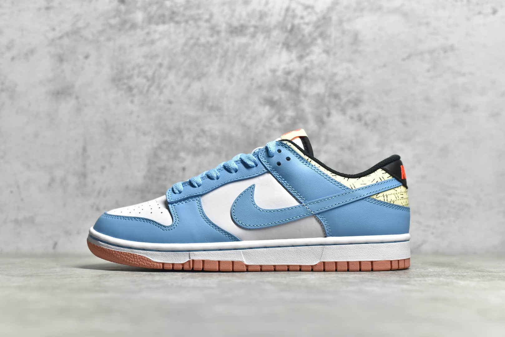 耐克Dunk白蓝欧文低帮 Nike Dunk Low Retro 白蓝 耐克Dunk带气垫正品 货号：DN4179-400