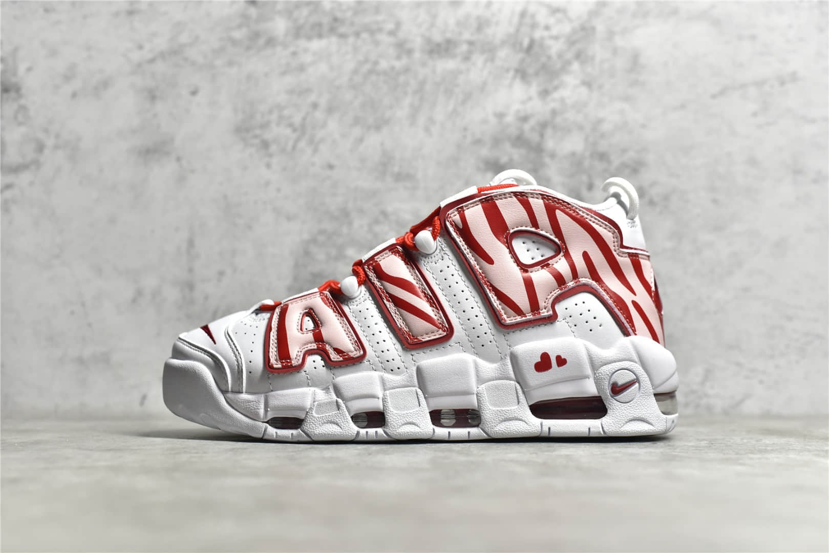 耐克皮蓬白红实战球鞋 Nike Wmns Air More Uptempo 莆田篮球鞋工厂 耐克皮蓬情人节 货号:DD9282-100