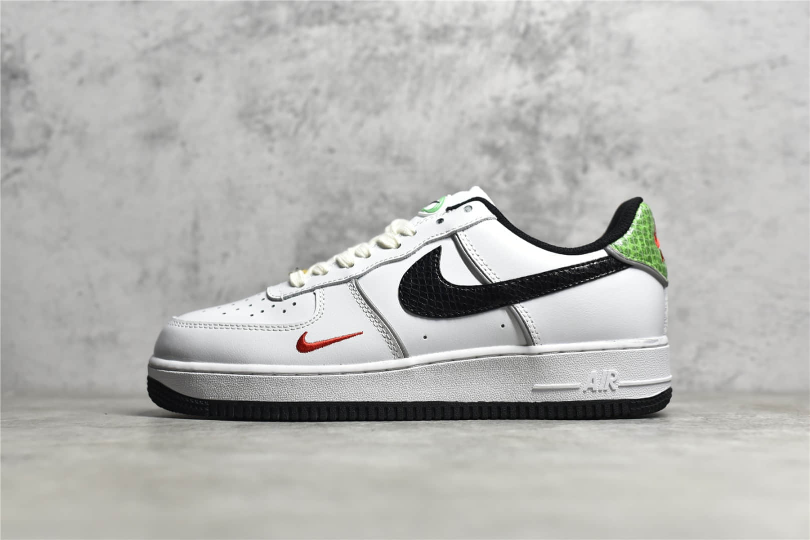耐克空军黑勾绿纹低帮 Nike Air Force 1 Low 纯原版本耐克空军带芯片 耐克新款 货号：DV1492-101