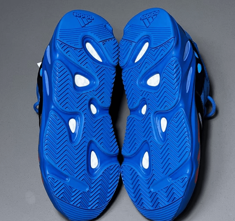 椰子700蓝色新配色发售 adidas Yeezy Boost 700 “Hi-Res Blue” 椰子700红蓝实物图 货号:HQ6980