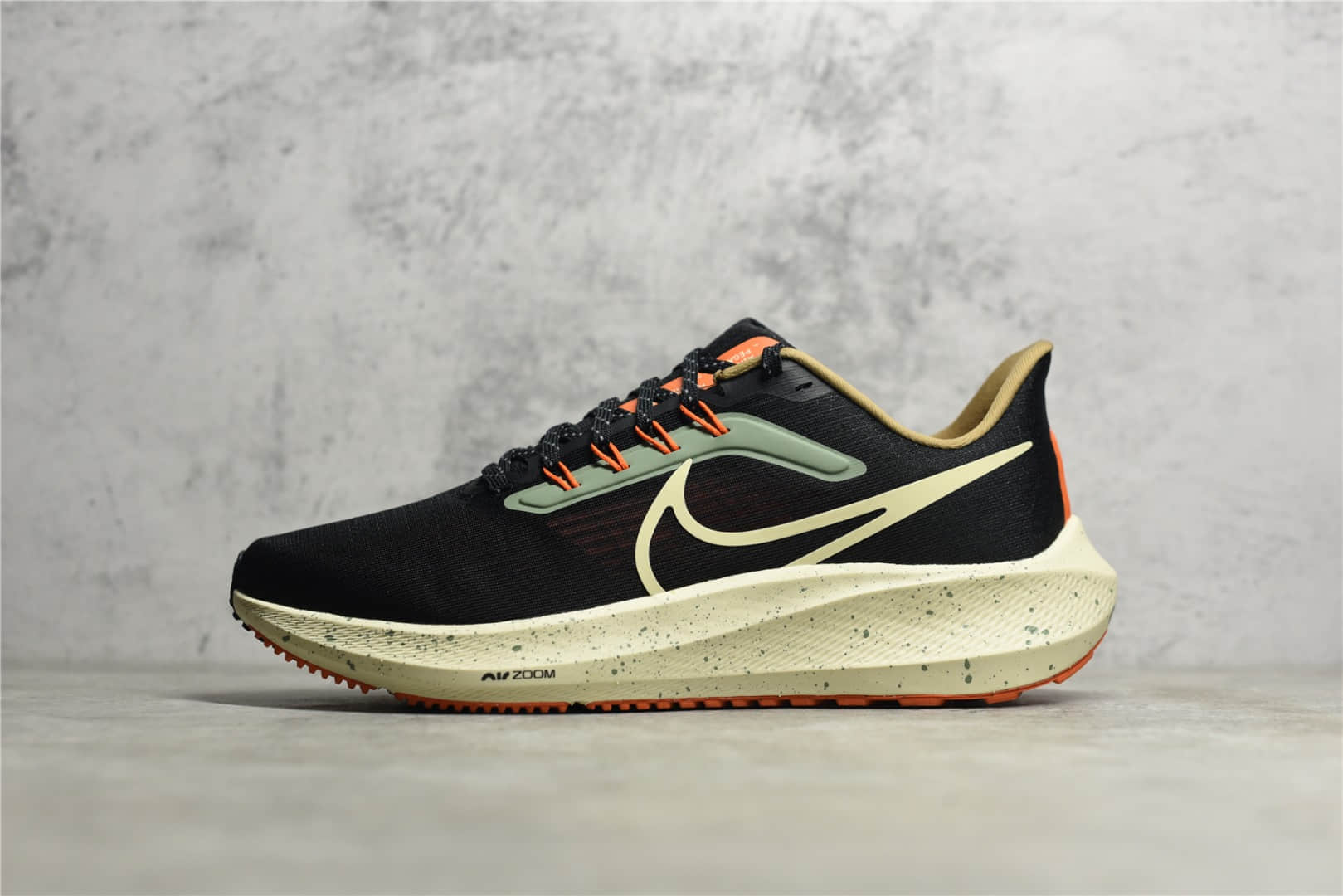 耐克登月39代新配色 Nike Zoom Pegasus 39 耐克登月马拉松39代黑色 耐克透气跑鞋 货号:DX6093-071