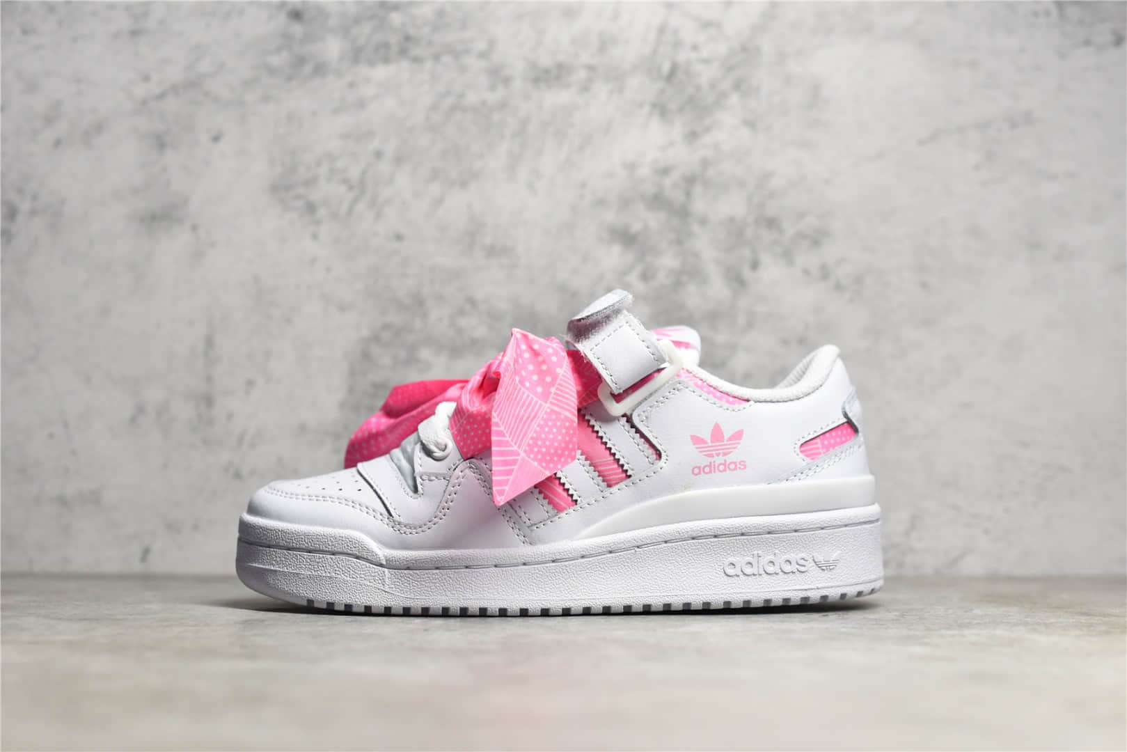 阿迪达斯Forum84白粉色 Adidas riginals Forum 84 Low 杨幂同款阿迪达斯低帮板鞋 货号:Q47375