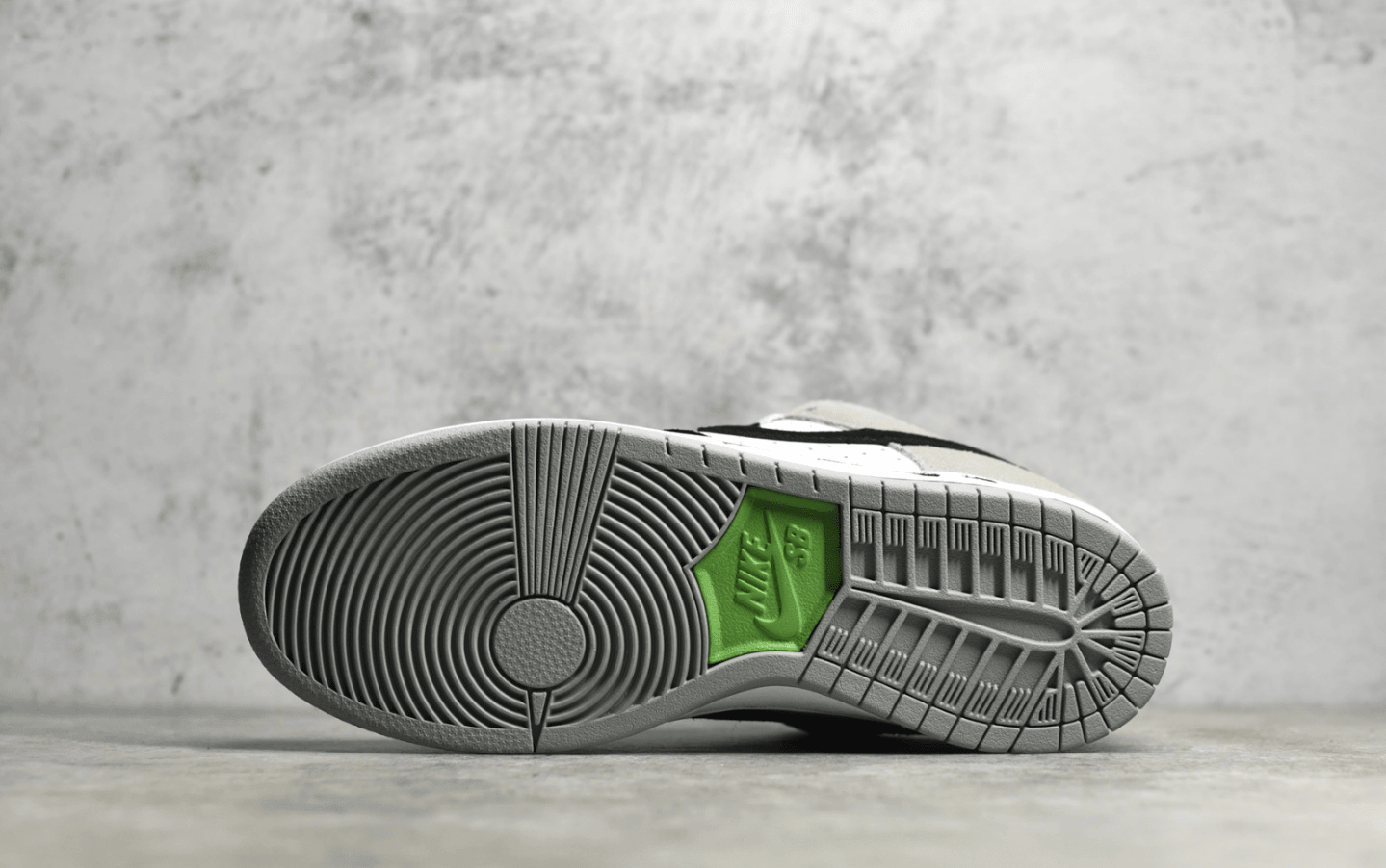 耐克SB Dunk叶绿素灰白黑低帮 Nike Dunk SB “Chlorophyll” 神版耐克Dunk板鞋 货号:BQ6817-011