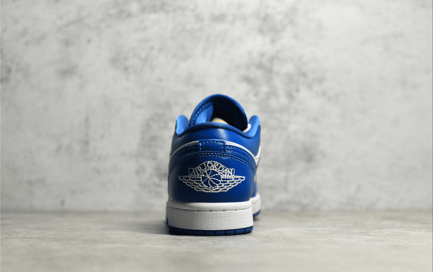 AJ1白蓝低帮板鞋 Air Jordan 1 Low “Marina Blue” 深海蓝AJ1牛皮革 货号:DC0774-114