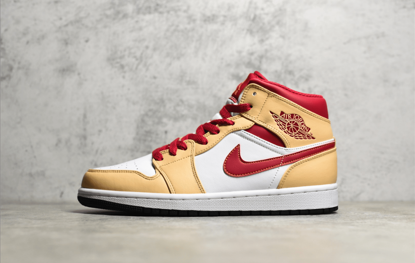 LJR版本AJ1红卡其中帮板鞋 Air Jordan 1 Mid 正品原版AJ1中帮工厂 货号:555724-201