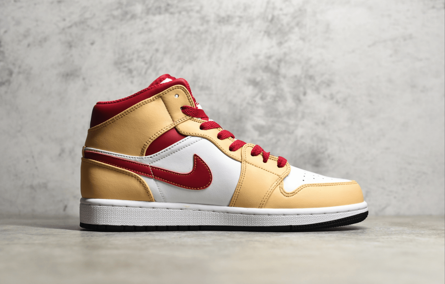 LJR版本AJ1红卡其中帮板鞋 Air Jordan 1 Mid 正品原版AJ1中帮工厂 货号:555724-201