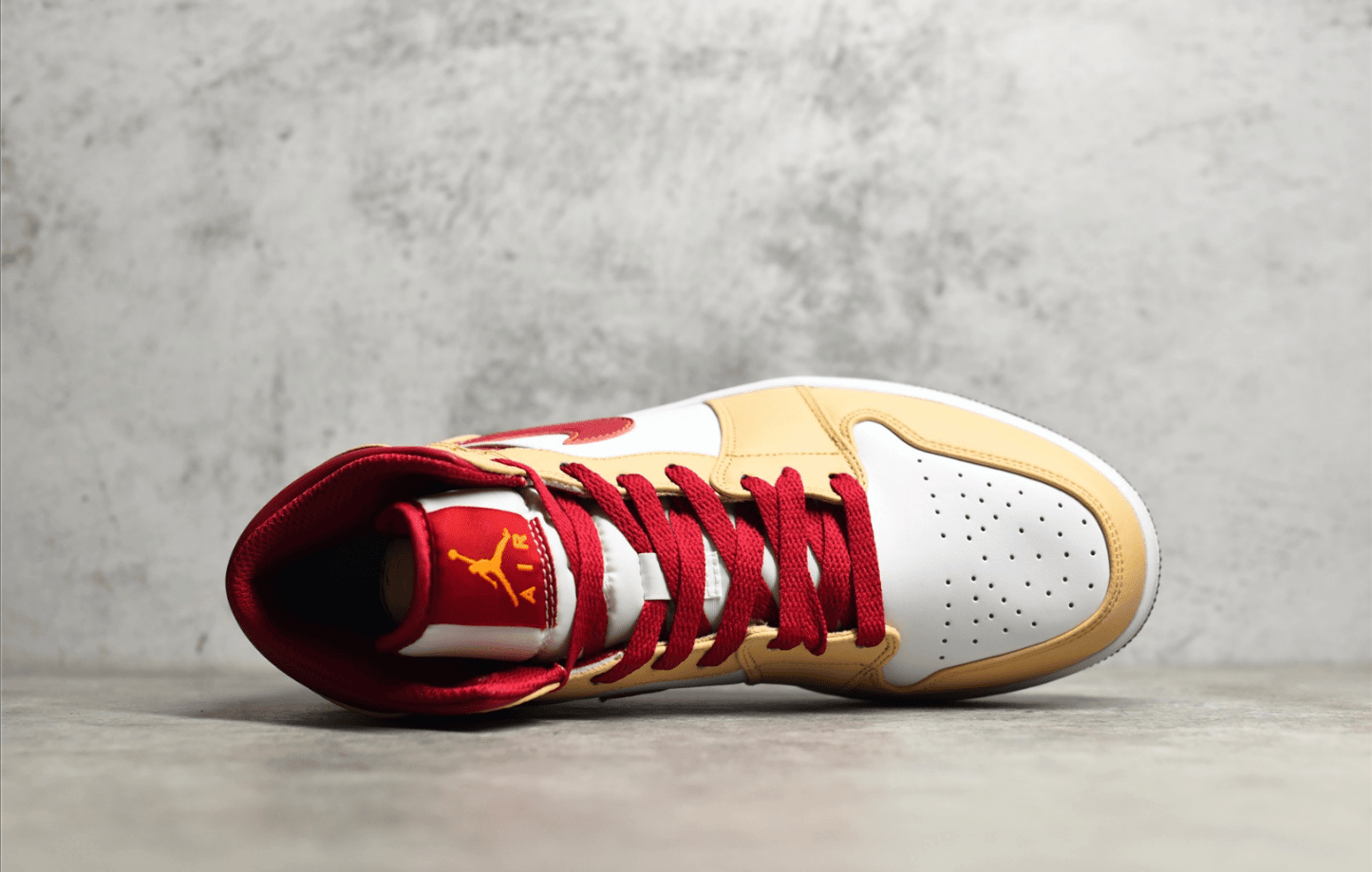 LJR版本AJ1红卡其中帮板鞋 Air Jordan 1 Mid 正品原版AJ1中帮工厂 货号:555724-201
