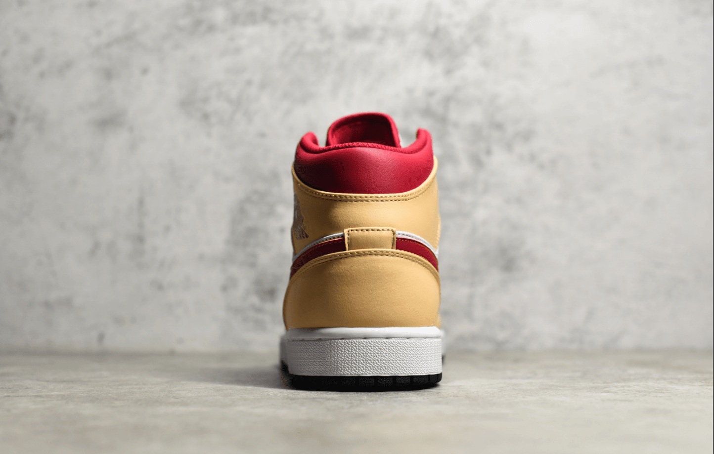 LJR版本AJ1红卡其中帮板鞋 Air Jordan 1 Mid 正品原版AJ1中帮工厂 货号:555724-201