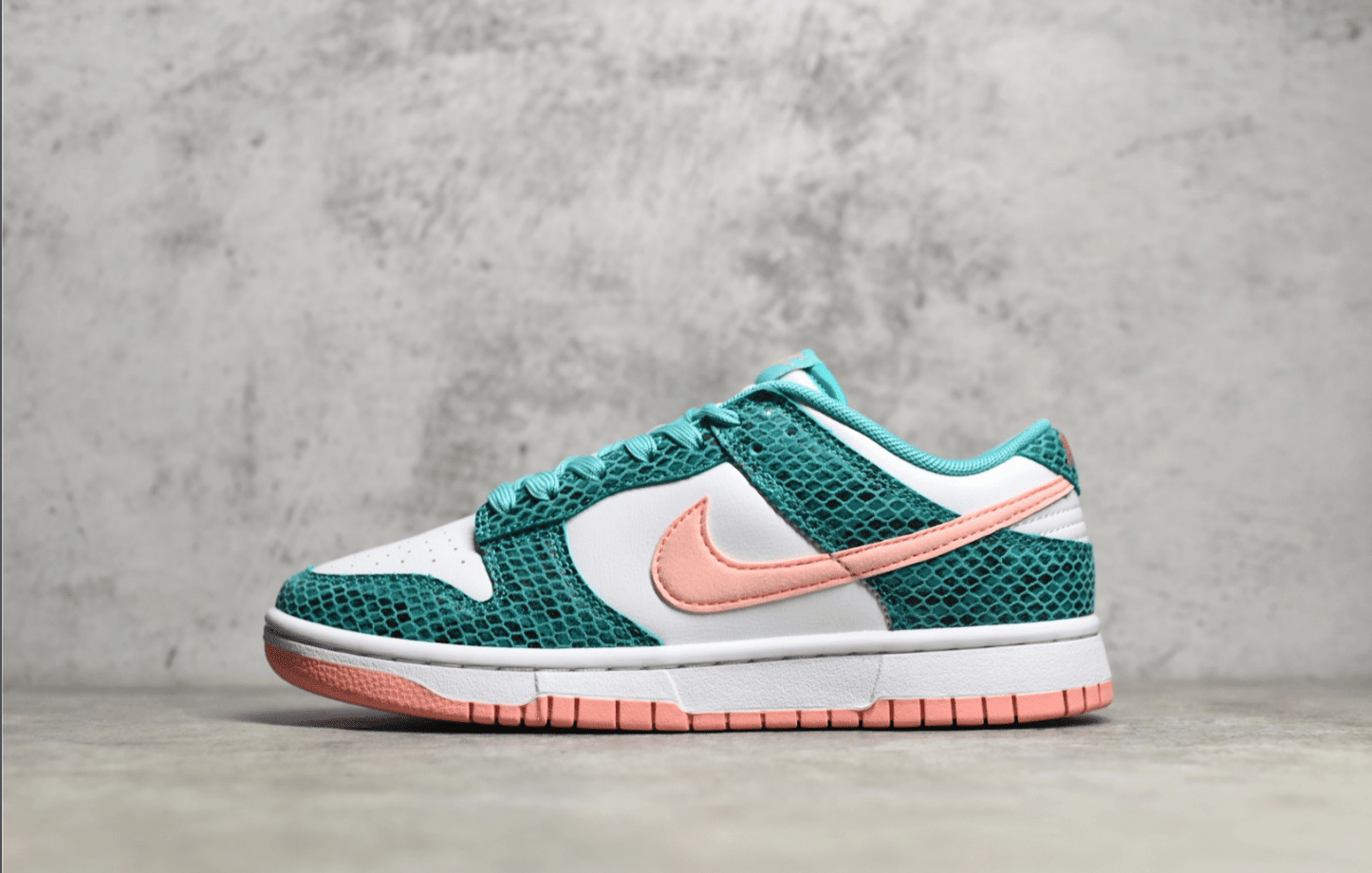 耐克Dunk白绿蛇纹低帮 Nike Dunk Low 耐克缓震板鞋 耐克Dunk校园情侣板鞋正品 货号:DR5877-300