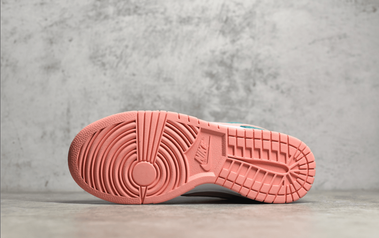 耐克Dunk白绿蛇纹低帮 Nike Dunk Low 耐克缓震板鞋 耐克Dunk校园情侣板鞋正品 货号:DR5877-300