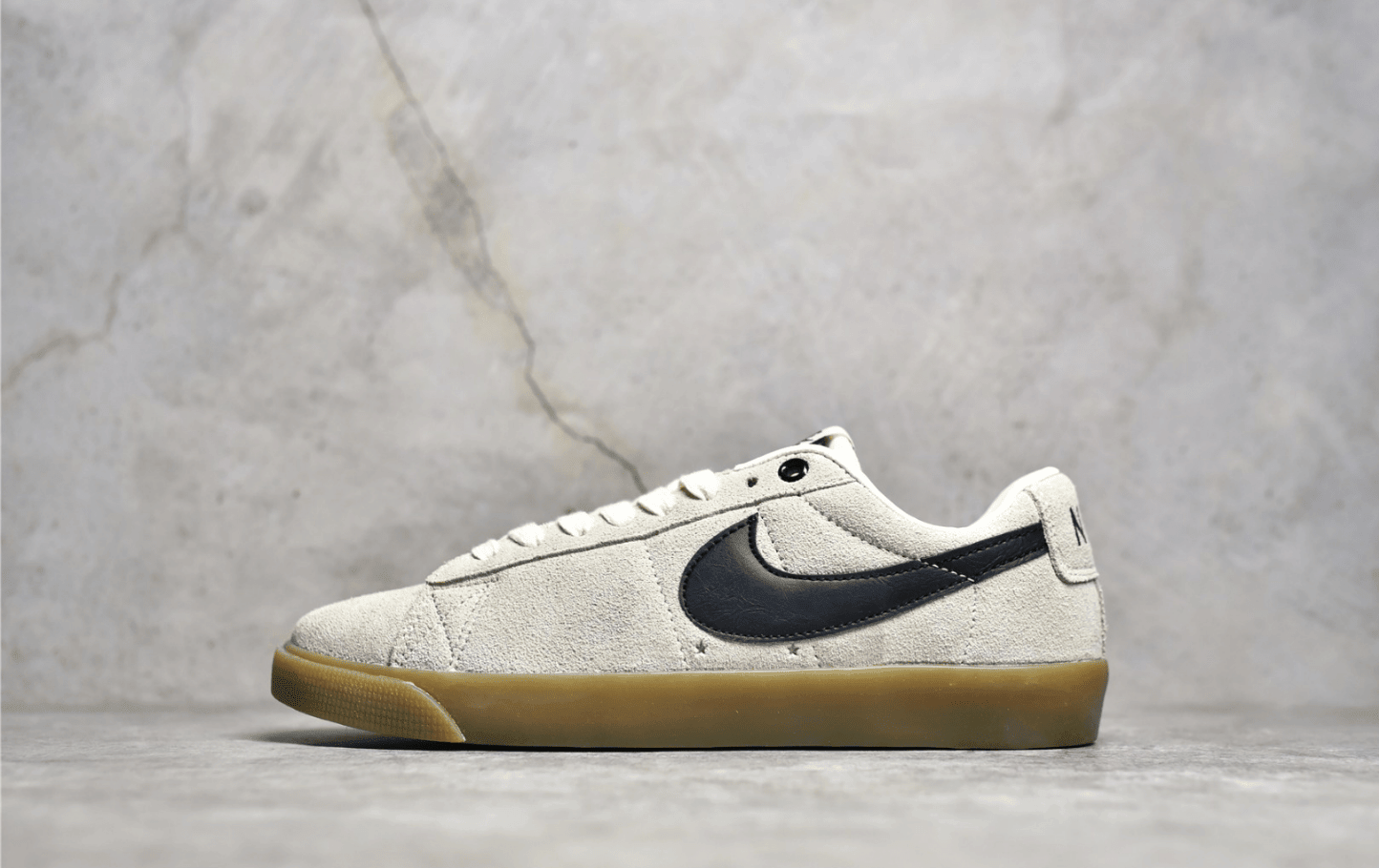 耐克SB板鞋开拓者板鞋米白色低帮 Nike SB Blazer Low GT 耐克小白鞋 耐克麂皮板鞋 货号:704939-109