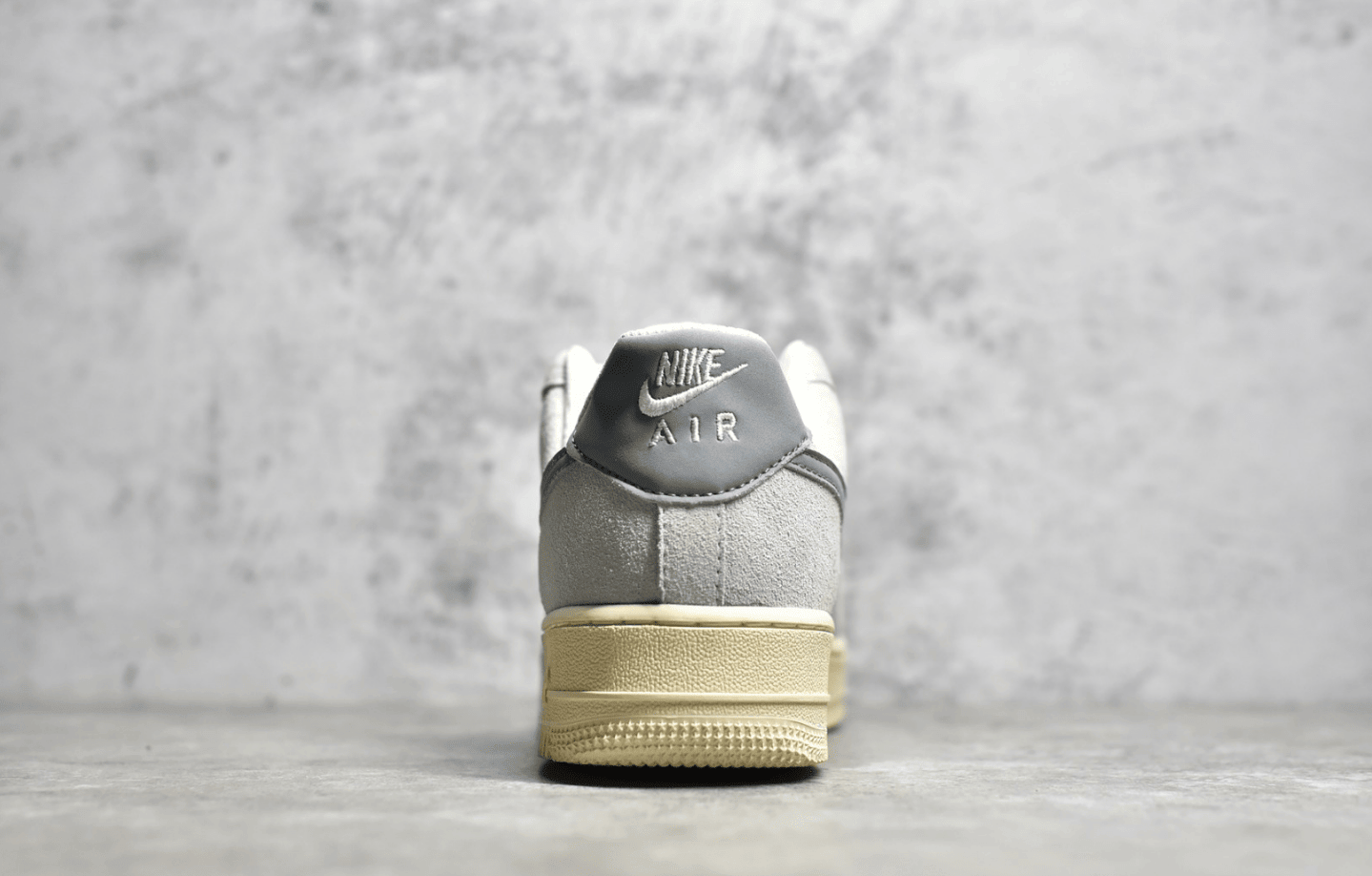 耐克空军一号米灰帆布翻毛皮拼接低帮 Nike Air Force 1 Low 耐克空军低帮板鞋 货号:DO9801-100