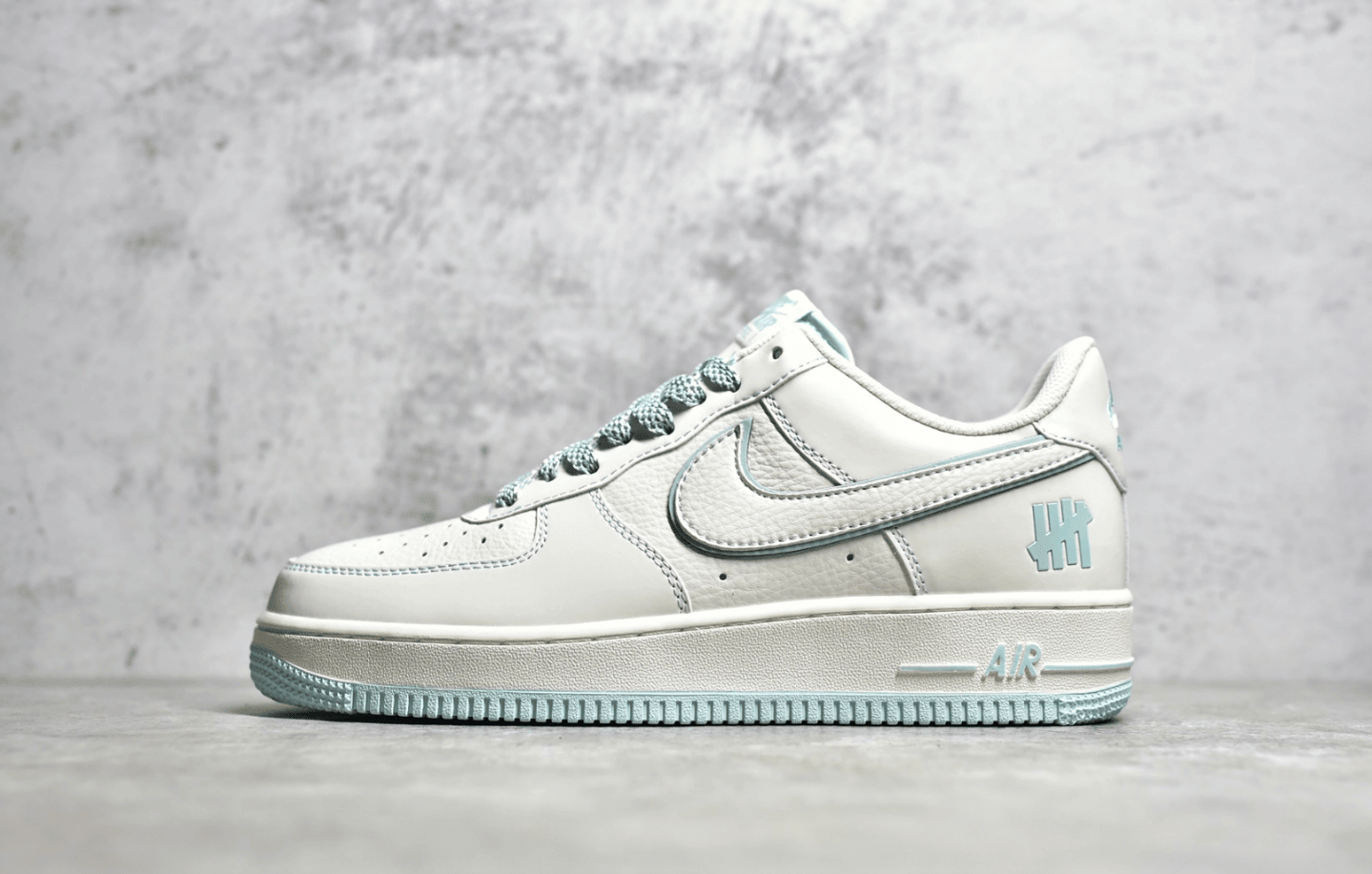 耐克空军冰蓝低帮 Undefeated x Nike Air Force 1 Low 耐克空军新款 耐克空军SOLE气垫 货号:HL5696-789