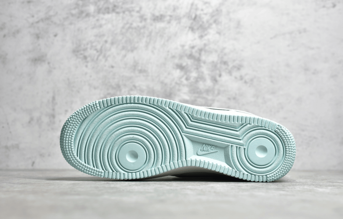 耐克空军冰蓝低帮 Undefeated x Nike Air Force 1 Low 耐克空军新款 耐克空军SOLE气垫 货号:HL5696-789