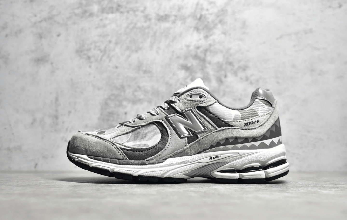 新百伦NB2002R联名款灰色顶级版本 Bape x New Balance 2002R 新百伦灰色缓震跑鞋 货号:M2002RBF