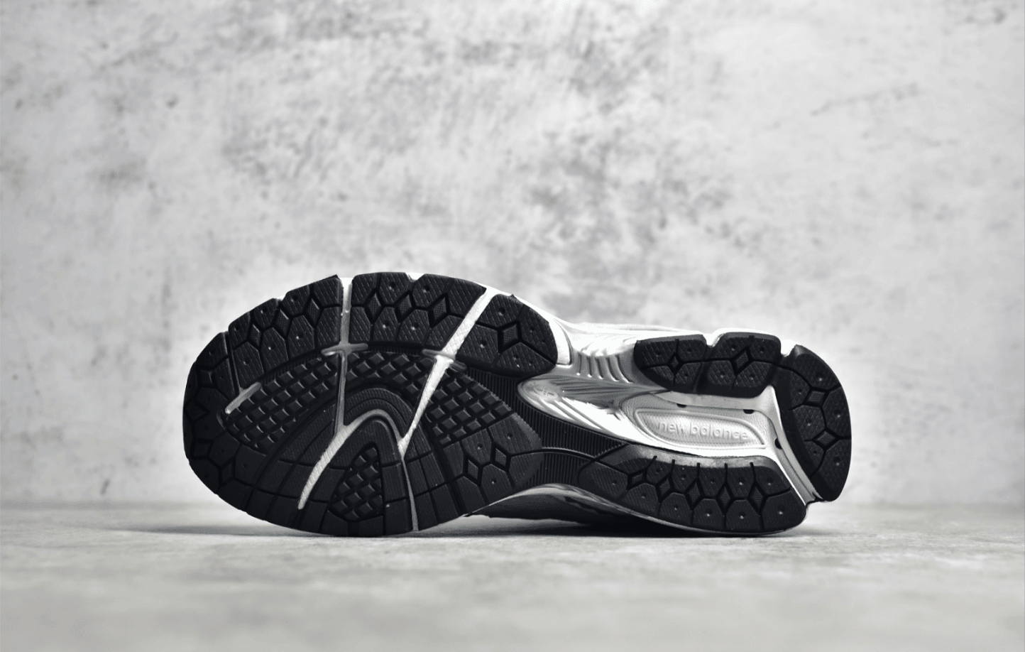 新百伦NB2002R联名款灰色顶级版本 Bape x New Balance 2002R 新百伦灰色缓震跑鞋 货号:M2002RBF