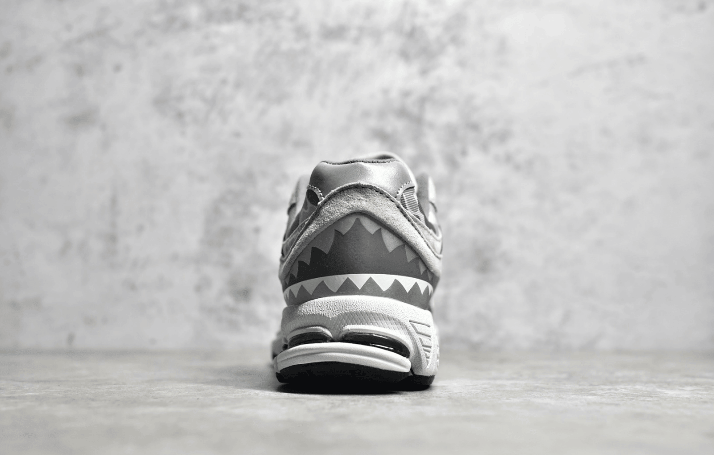 新百伦NB2002R联名款灰色顶级版本 Bape x New Balance 2002R 新百伦灰色缓震跑鞋 货号:M2002RBF