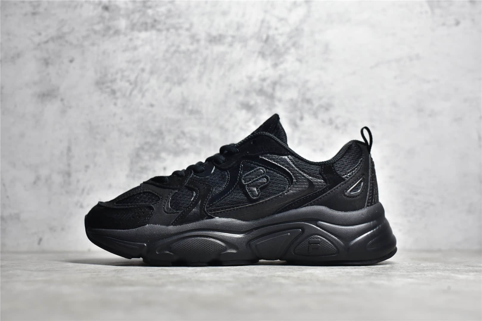 FILA SKIIPPER,斐乐黑色跑鞋,斐乐新款,斐乐麂皮跑鞋 IMG_256