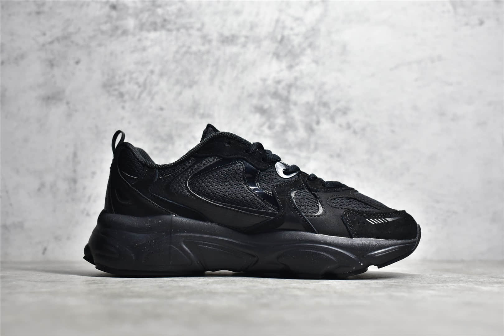 FILA SKIIPPER,斐乐黑色跑鞋,斐乐新款,斐乐麂皮跑鞋 IMG_256