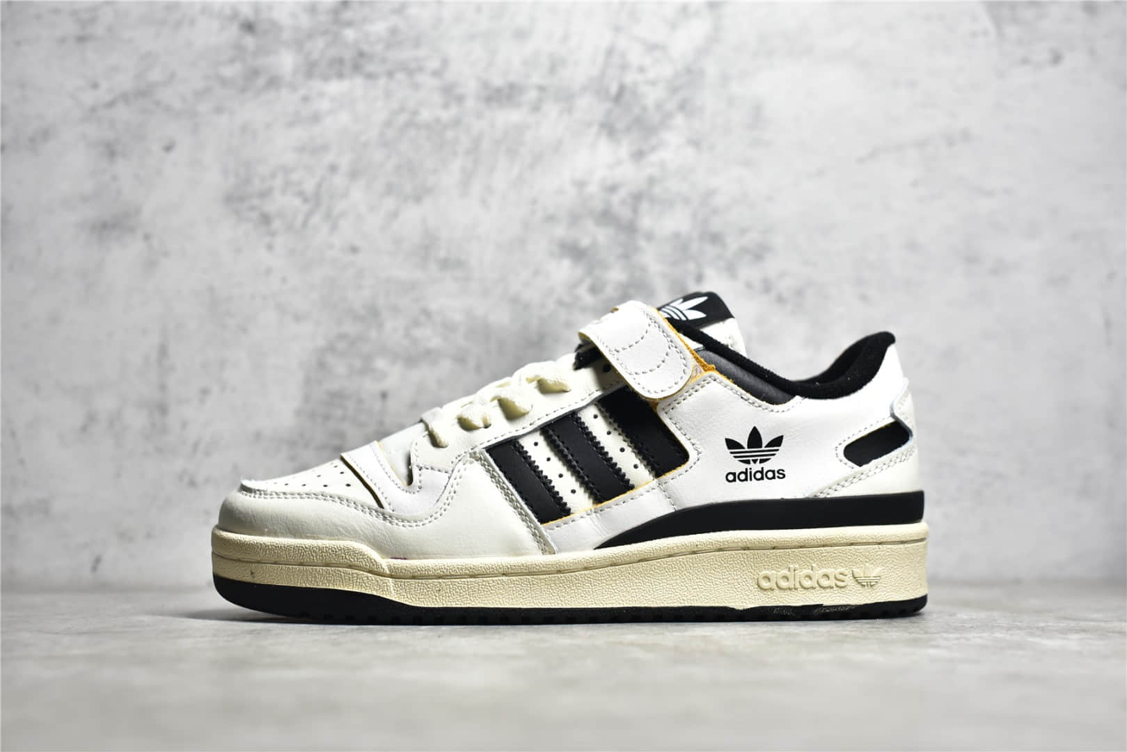 PK纯原版本阿迪达斯Forum 84板鞋 Adidas Originals Forum 84 Low 阿迪达斯校园复古板鞋 货号 HR2007