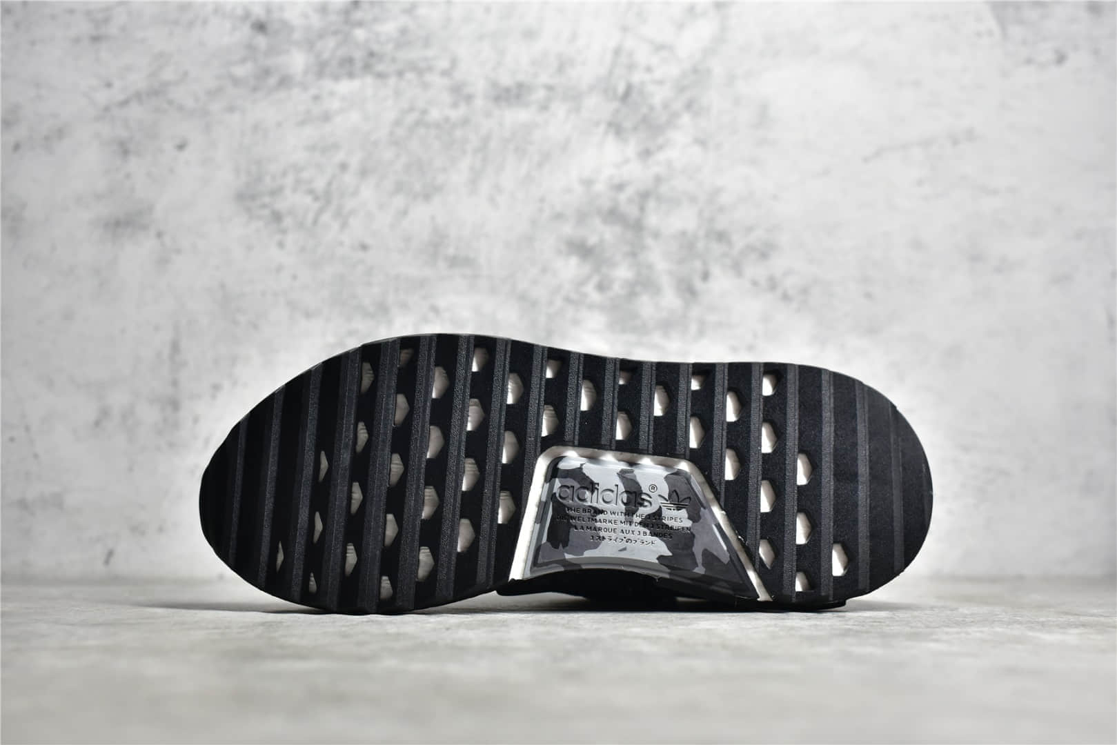 BB7603,阿迪达斯菲董联名,阿迪达斯黑色跑鞋.adidas Human Race HU Pharrell IMG_256