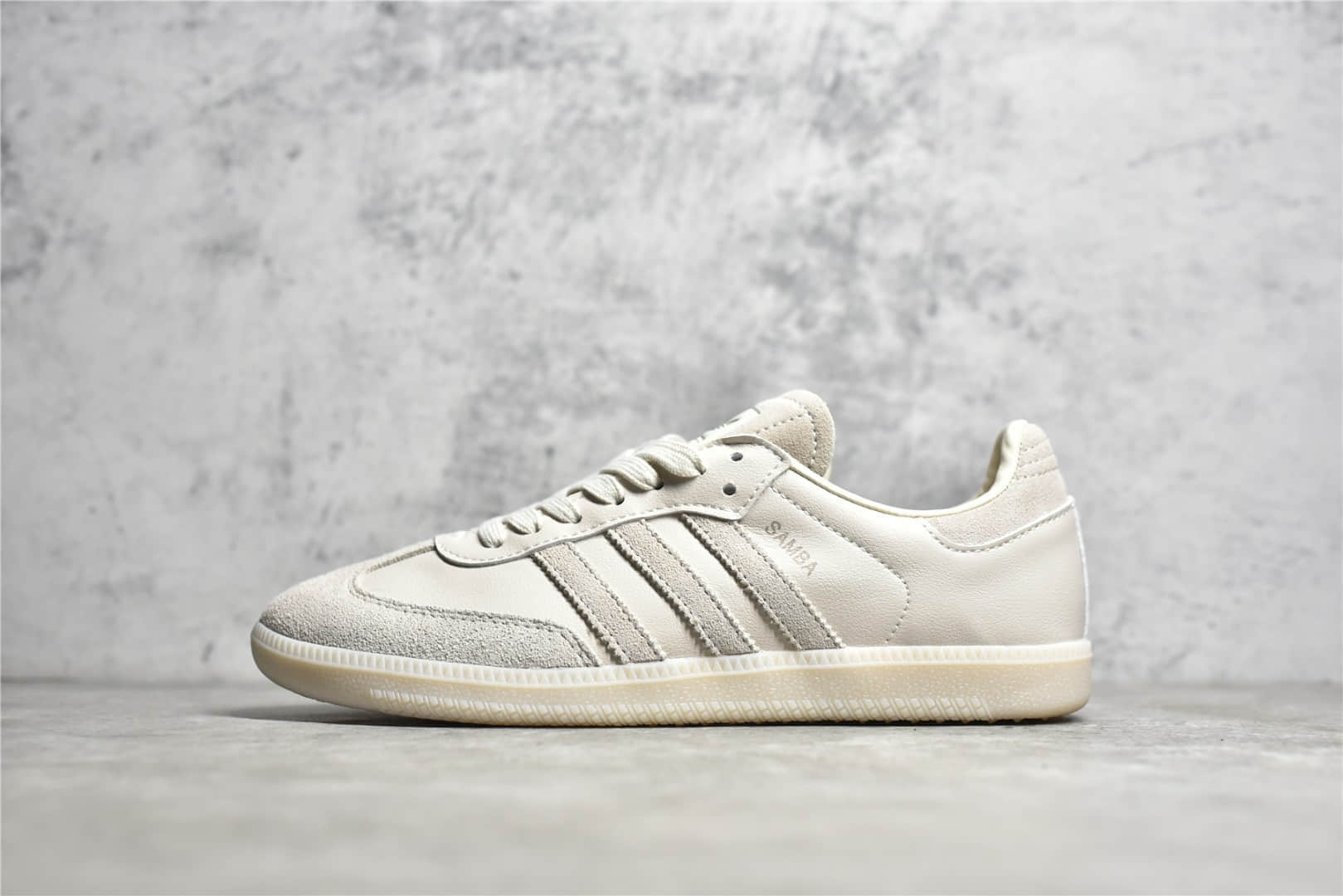 FZ5603,adidas Samba OG,阿迪达斯米色板鞋,高仿阿迪达斯板鞋 PK版本阿迪达斯samba米色板鞋 adidas Samba OG FT 阿迪达斯正品代购 货号:FZ5603
