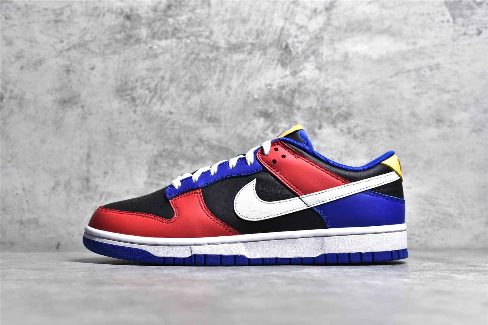 Nike Dunk Low TSU,DR6190-100,耐克Dunk红蓝黑低帮,高仿耐克Dunk货源,莆田耐克货源 耐克Dunk红蓝黑低帮鞋款实拍图 Nike Dunk Low TSU 莆田耐克Dunk纯原版本工厂货源 货号:DR6190-100