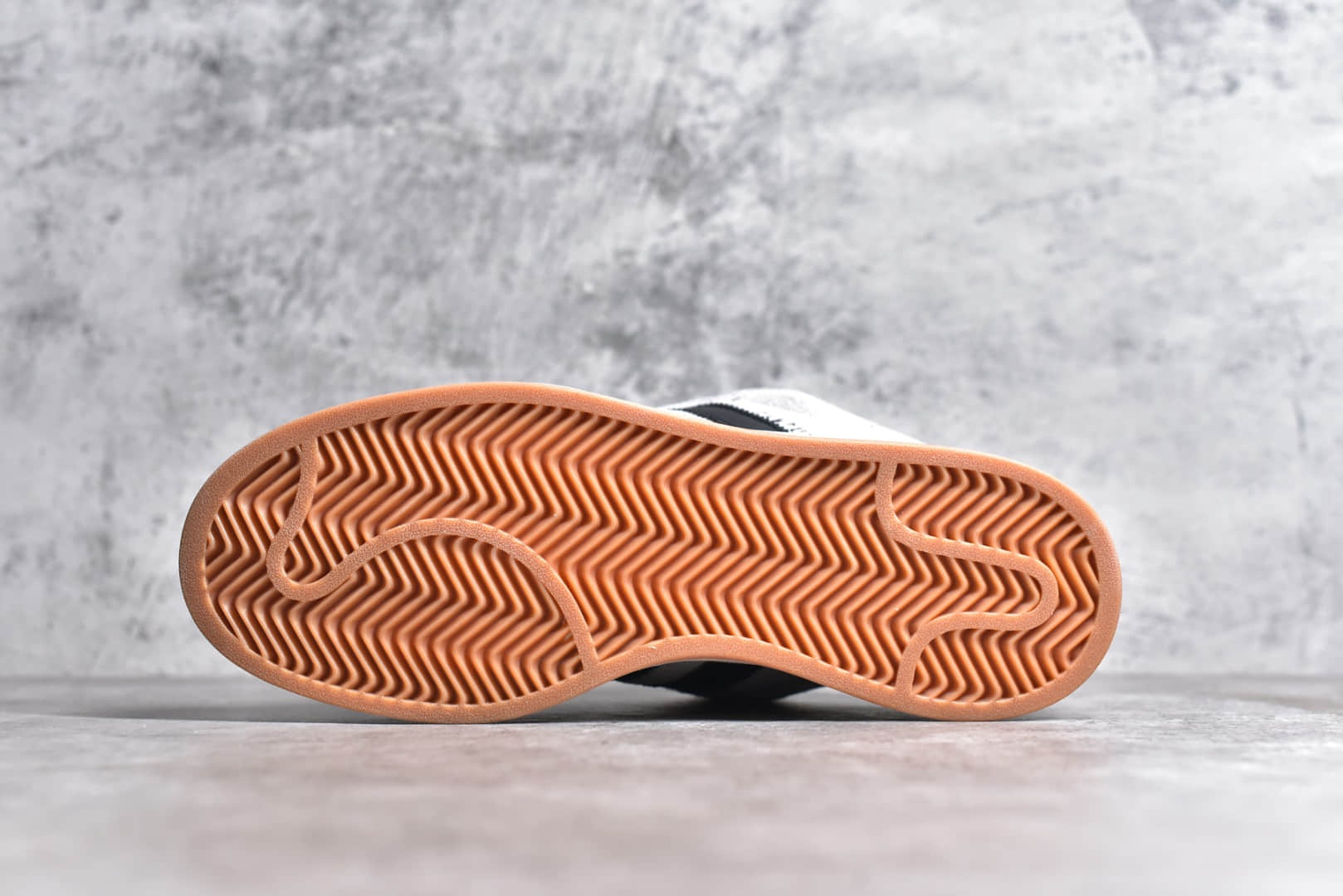 IE4740,阿迪达斯板鞋,阿迪达斯灰色麂皮板鞋,阿迪达斯灰色低帮板鞋,莆田阿迪达斯工厂 IMG_256