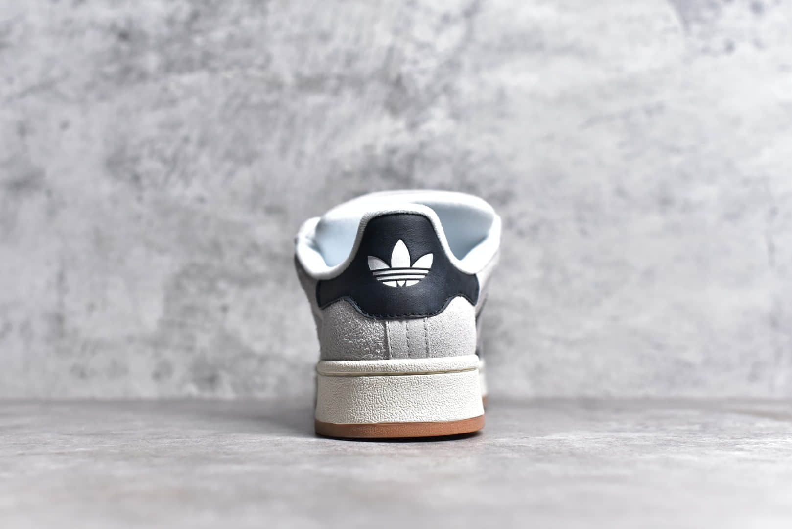 IE4740,阿迪达斯板鞋,阿迪达斯灰色麂皮板鞋,阿迪达斯灰色低帮板鞋,莆田阿迪达斯工厂 IMG_256