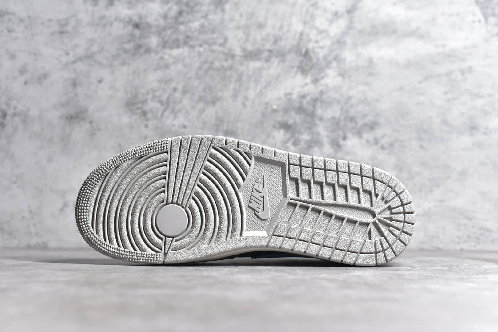 CZ0790-001,AJ1爆裂纹,AJ1黑色,莆田AJ货源 IMG_256