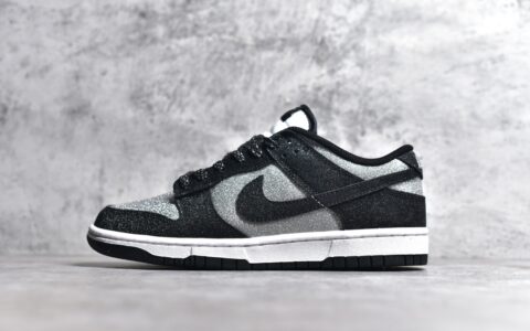 耐克SB Dunk黑色满天星低帮板鞋Nike SB Dunk Low耐克黑色板鞋耐克闪光板鞋耐克满天星板鞋货号LW1818-101