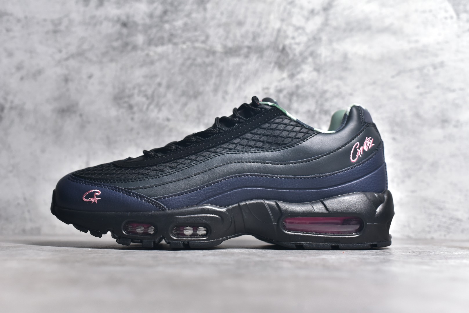 耐克MAX95黑粉气垫运动鞋Corteiz x Nike Air Max 95耐克黑色运动鞋耐克黑粉跑鞋耐克MAX95粉色跑鞋货号FB2709-001