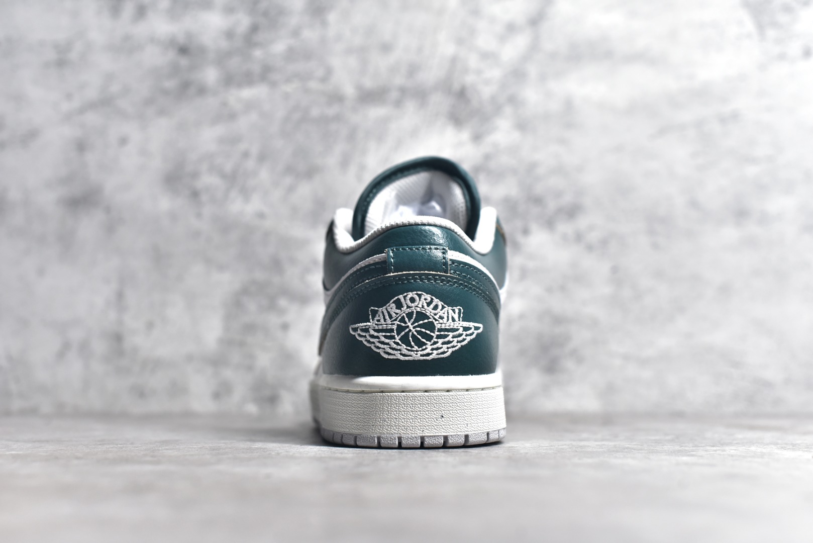 FQ7687-300,AJ1白绿