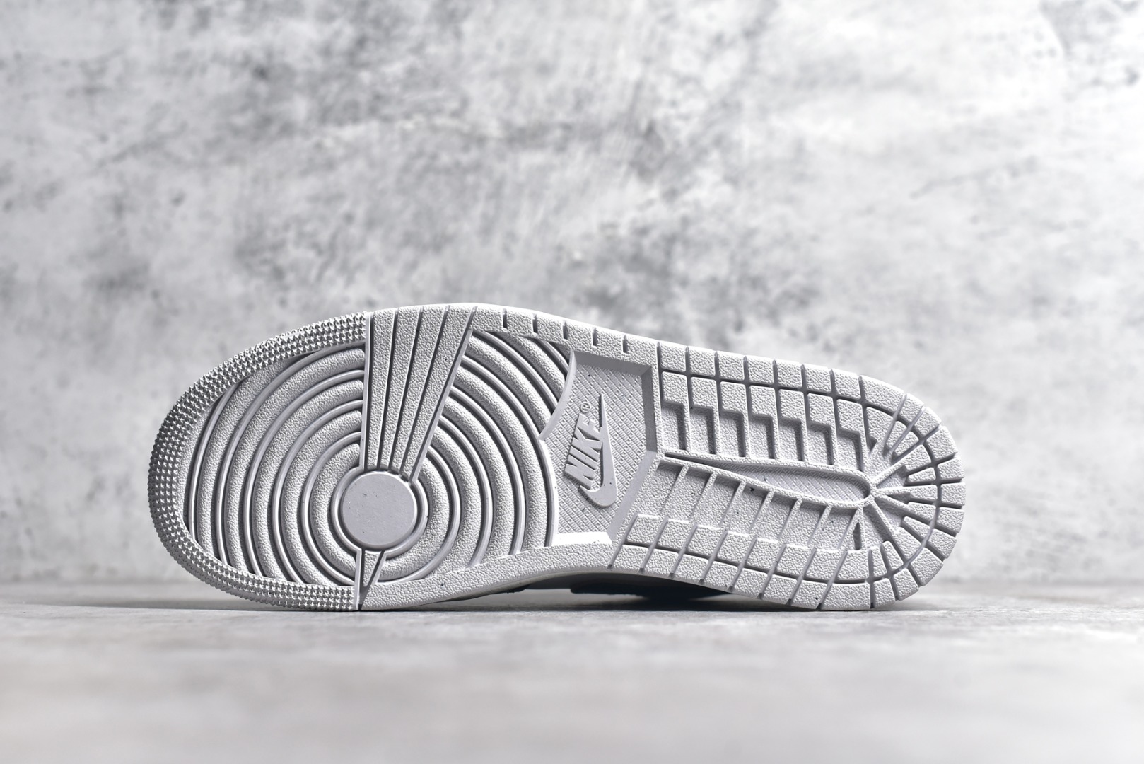 FQ7687-300,AJ1白绿