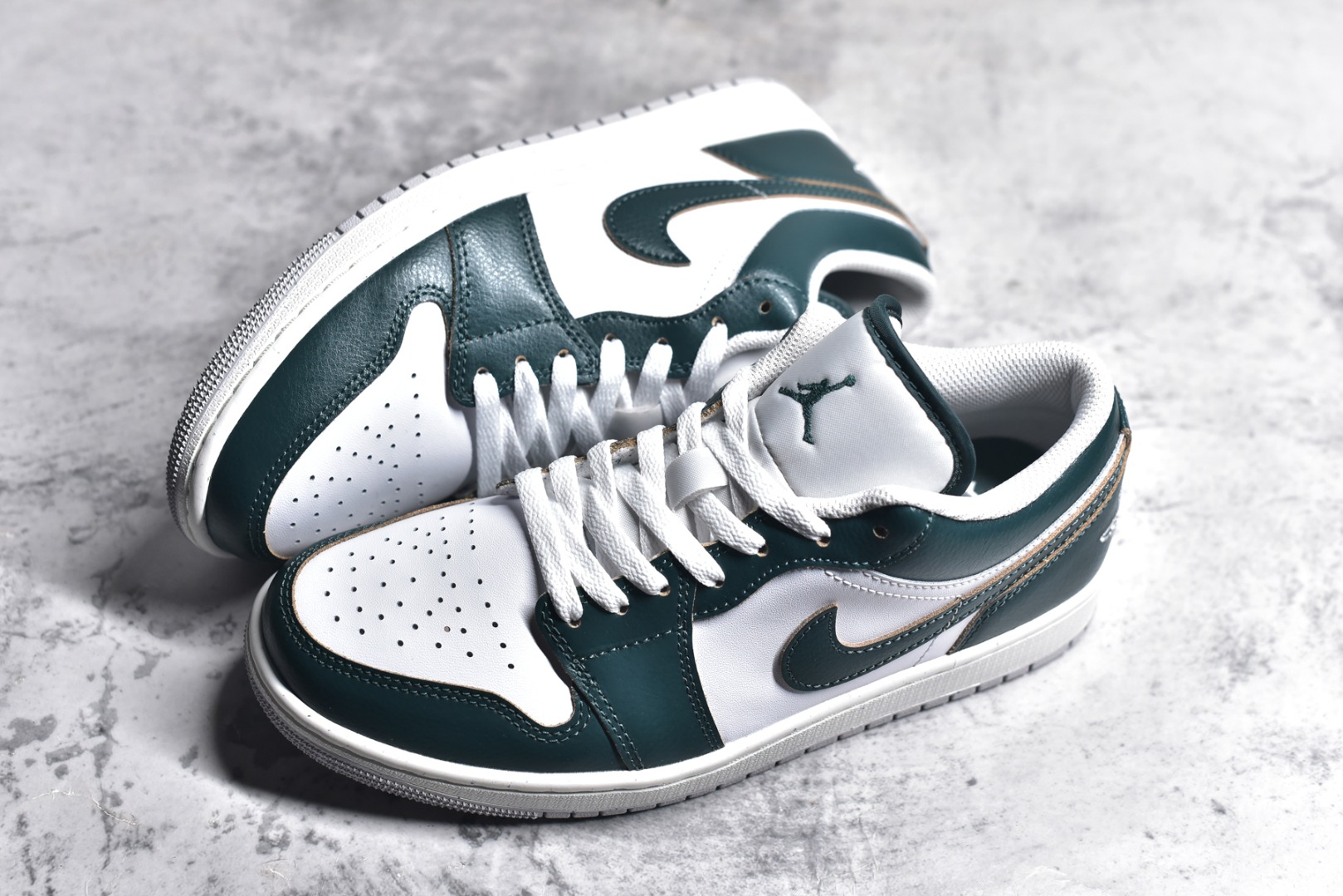 FQ7687-300,AJ1白绿