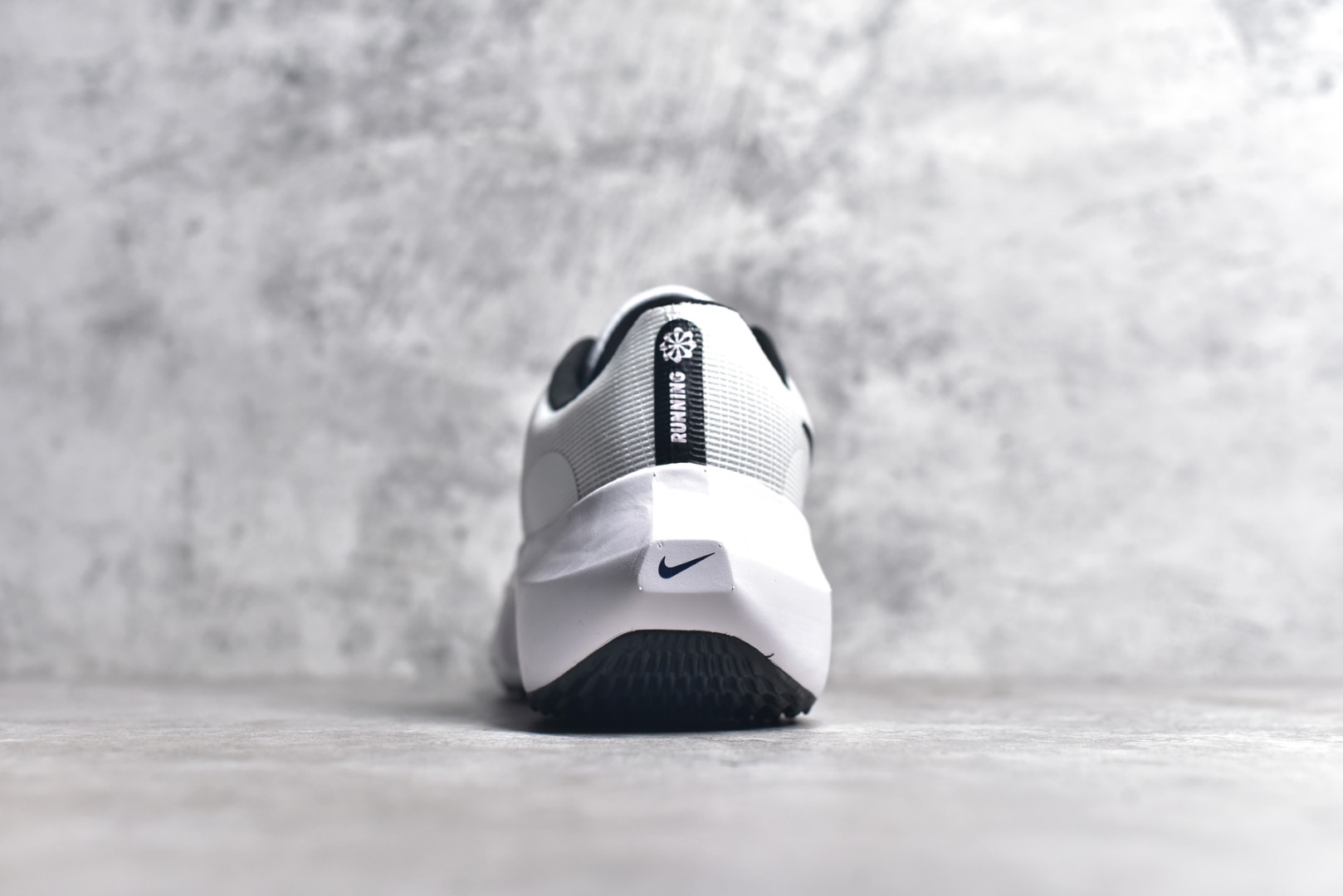 FD6562-100,耐克小白鞋,耐克费希纳5代,耐克登月工厂 FD6562-100,耐克小白鞋,耐克费希纳5代,耐克登月工厂