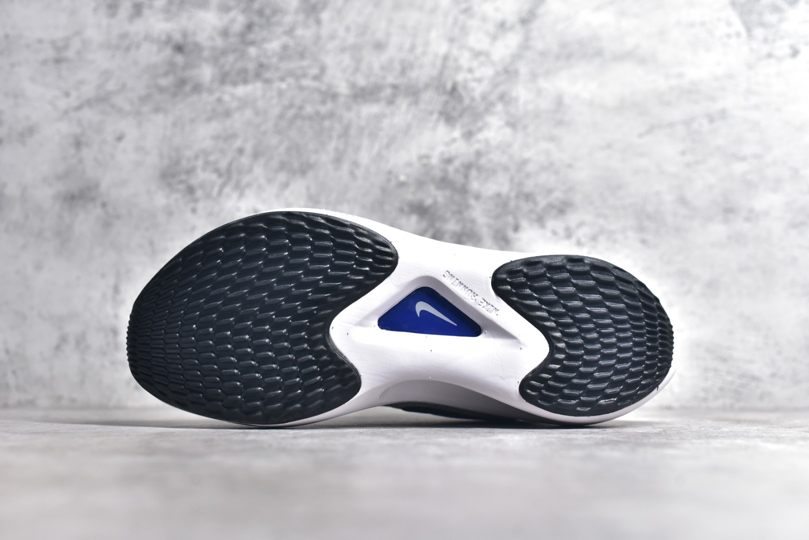 FD6562-100,耐克小白鞋,耐克费希纳5代,耐克登月工厂 FD6562-100,耐克小白鞋,耐克费希纳5代,耐克登月工厂