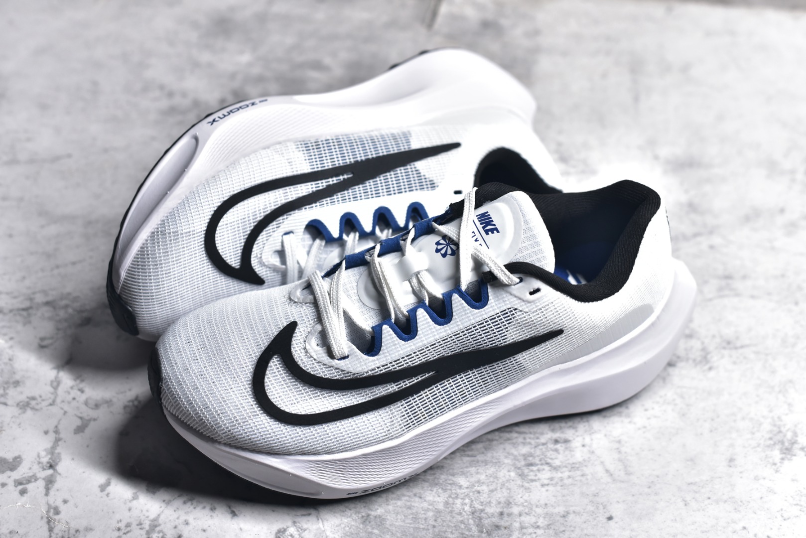 FD6562-100,耐克小白鞋,耐克费希纳5代,耐克登月工厂 FD6562-100,耐克小白鞋,耐克费希纳5代,耐克登月工厂